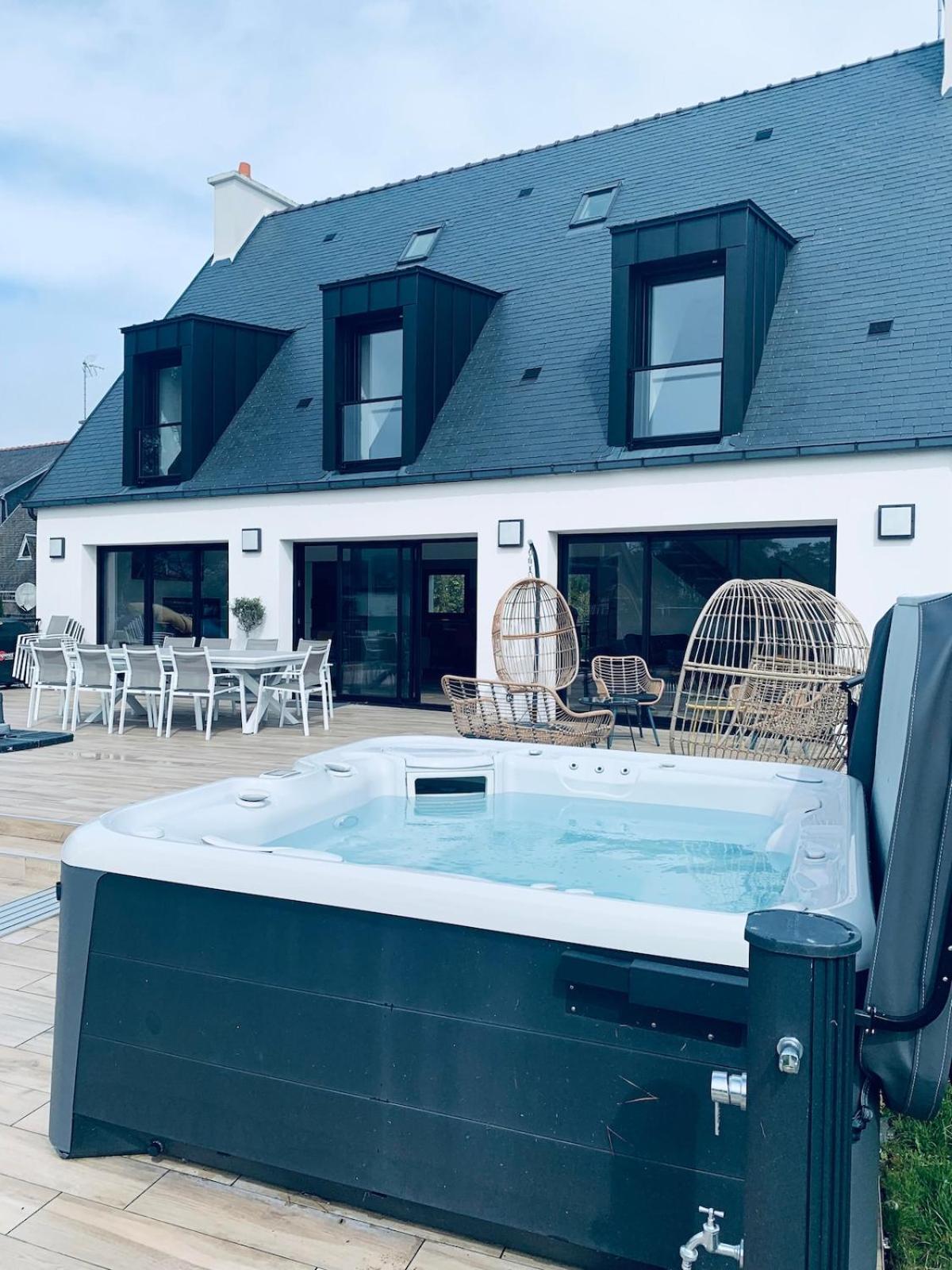 Superbe Villa Tout Confort Avec Piscine Chauffee Er Couverte Et Spa A 2 Pas De La Plage Фуенан Екстериор снимка